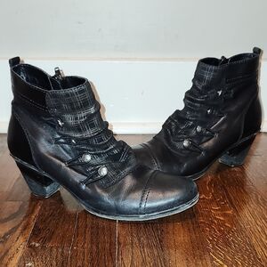 Remonte Zip Up Black Ankle Boots with Plaid Accent Design and Low Heel